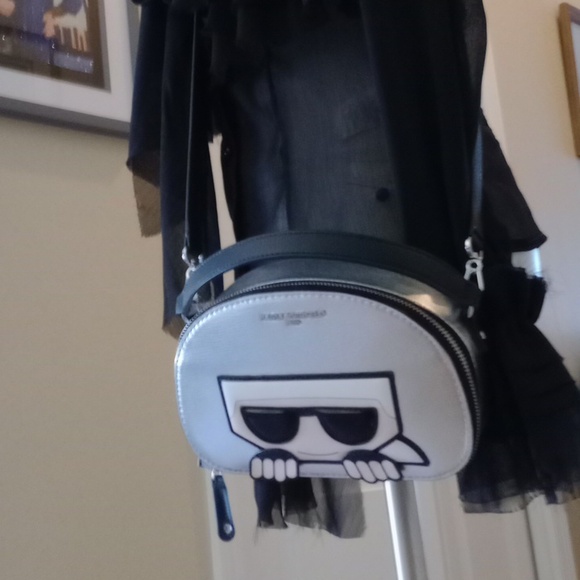 BNWT Karl Largerfeld silver & black crossbody bag with face logo - Picture 1 of 13